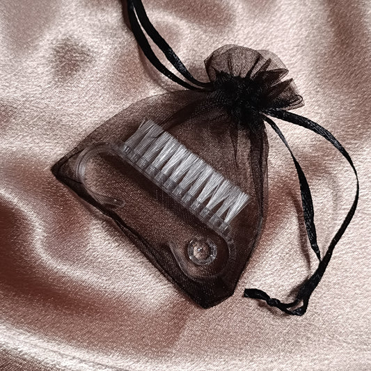 Mini brosse à ongles – Avec pochette organza